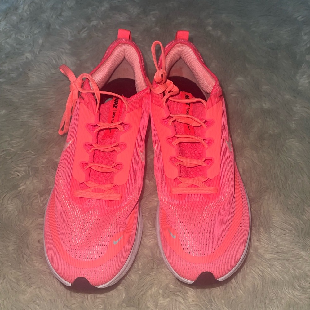 Nike Pink Sneakers Modern Mesh Design